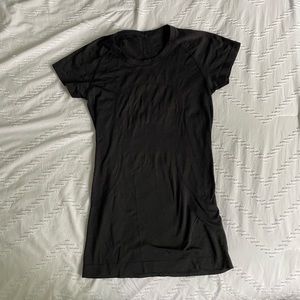 Black lululemon swiftly tee